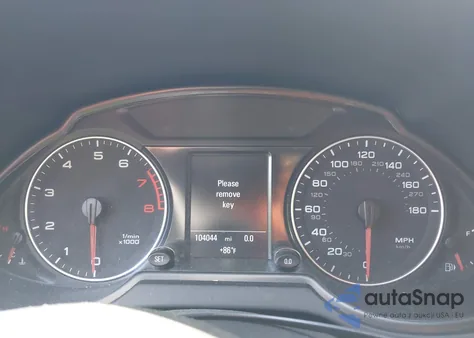 2010 Audi Q5 3.2 Premium z USA, uszkodzony, nr VIN WA1LKAFP4AA113036